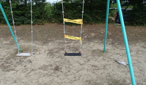 茨島児童遊園ブランコ修繕